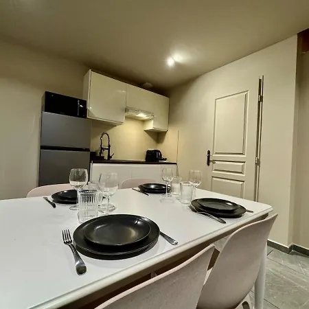 Le Zebra Des Grattes-ciel -medipole Appartement *
